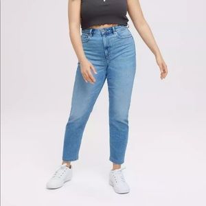 AE High Waisted MOM Jeans Straight Leg (short) NWT